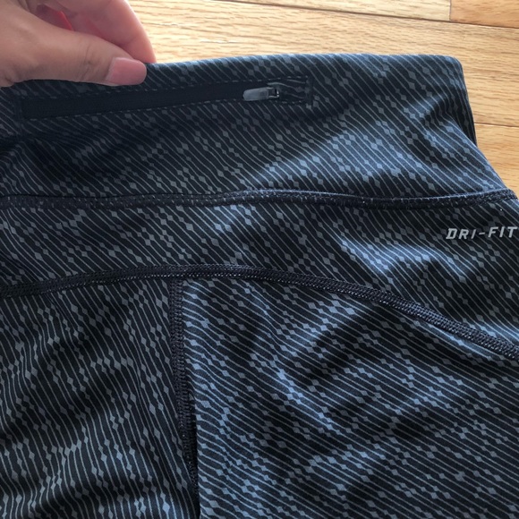 Nike Mesh Crop Tights - Picture 3 of 5